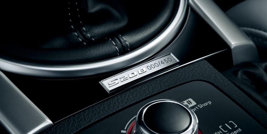 Детали интерьера Subaru WRX STI S208 2017 года  (фото 22 из 23)